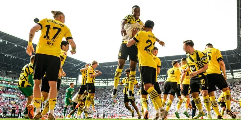 CLB Borussia Dortmund - Thế Lực Mạnh Thứ 2 Của Bóng Đá Đức 3 Đội bóng áo vàng đen có nhiều đối thủ không đội trời chung